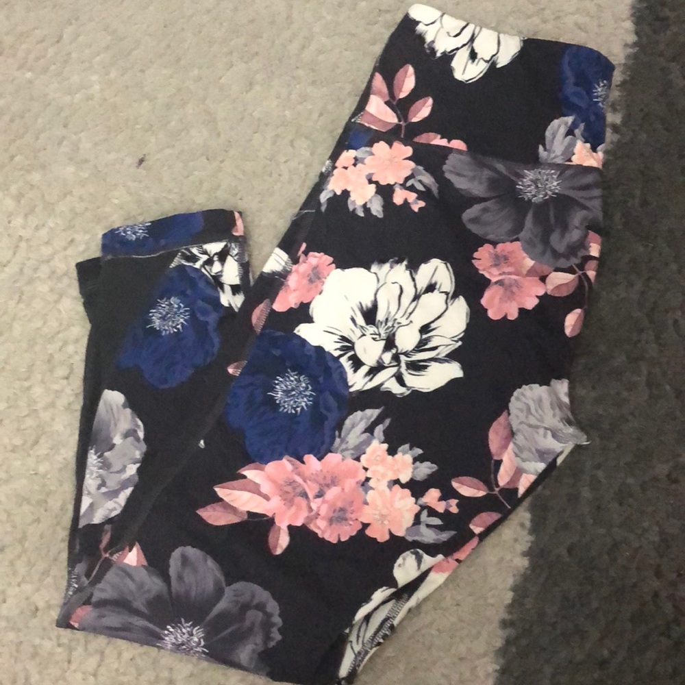 Old Navy Active 3/4 length mesh panel pants